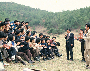 대학 인근 저수지에서 열린 첫 신입생 환영회