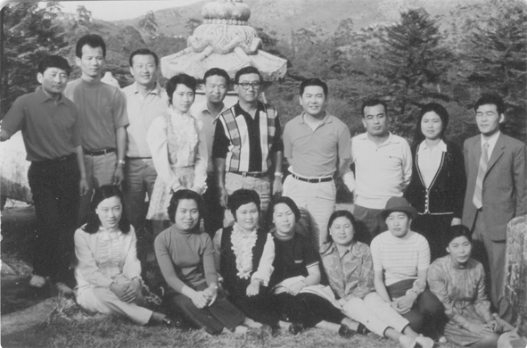 성모병원 재직 시 교직원들과 동구릉 야유회(뒷줄 오른쪽에서 다섯번째)